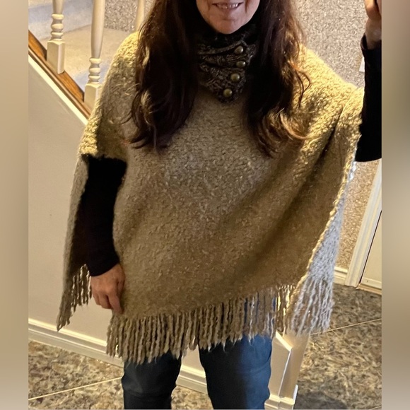 Italian Wool Poncho - Picture 4 of 4